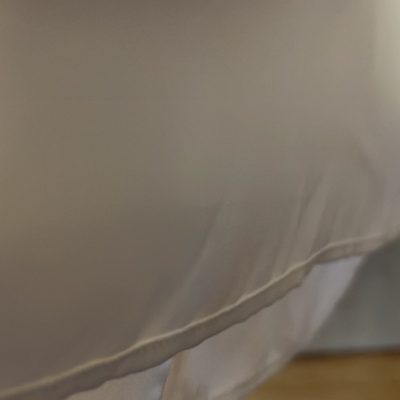 A white summer dress great for it a beach wedding it has a lining inside - Picture 8 of 9